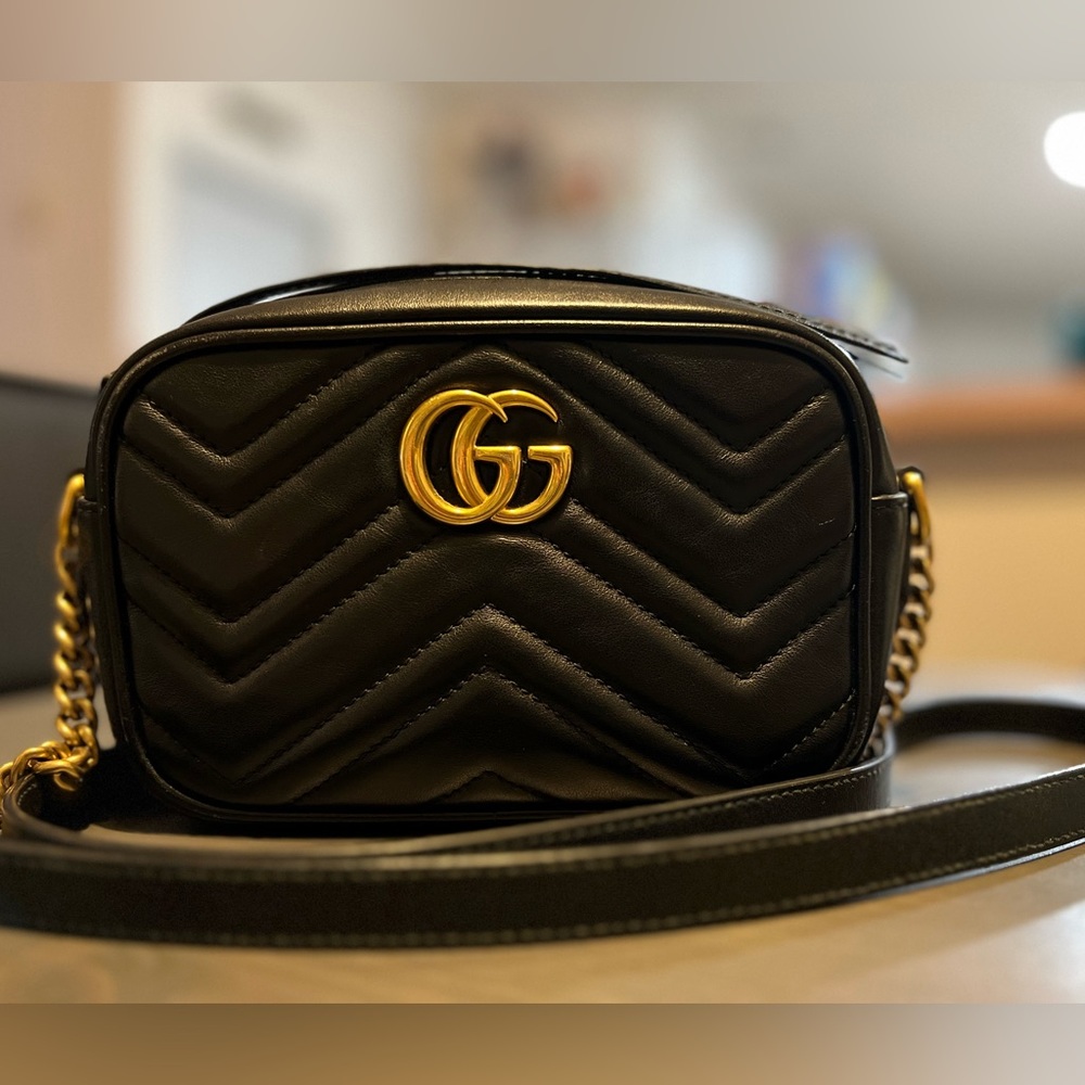 GUCCI- Small Marmont Shoulder Bag in Black